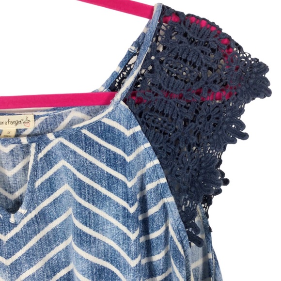 Love On A Hanger Blue Chevron Hi Lo Crocheted Cap Sleeve Blouse Plus Size 2X - Picture 3 of 13